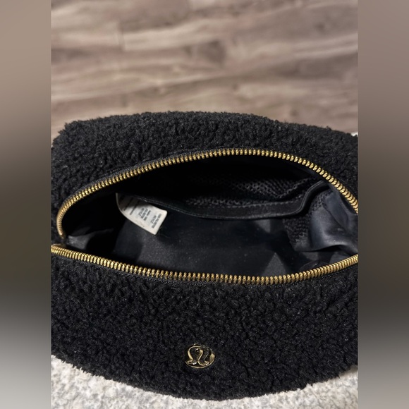 Lululemon mini pouch - Picture 4 of 4